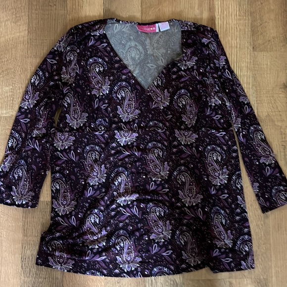 Bundle of Maternity Shirts - Picture 7 of 7